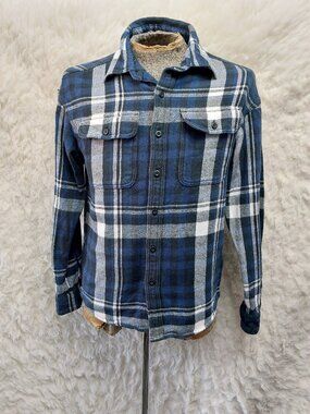 VTG American Eagle Outfitters Men's Blue Flannel Long-Sleeve Plaid Button-Front